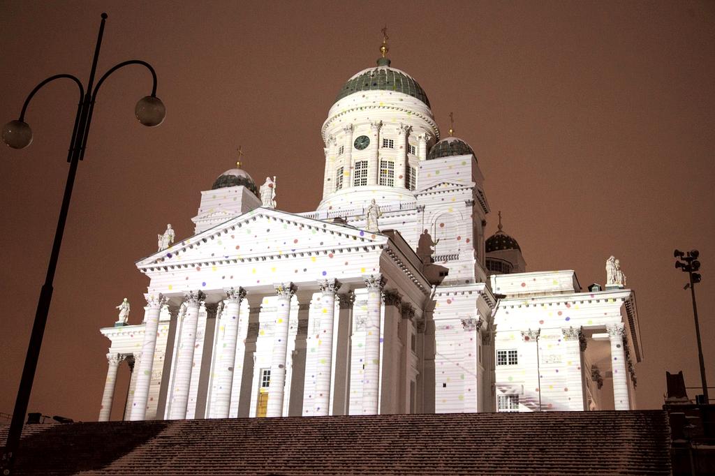 Sistem de iluminare LED inteligent cu control prin voce și aplicație mobilă