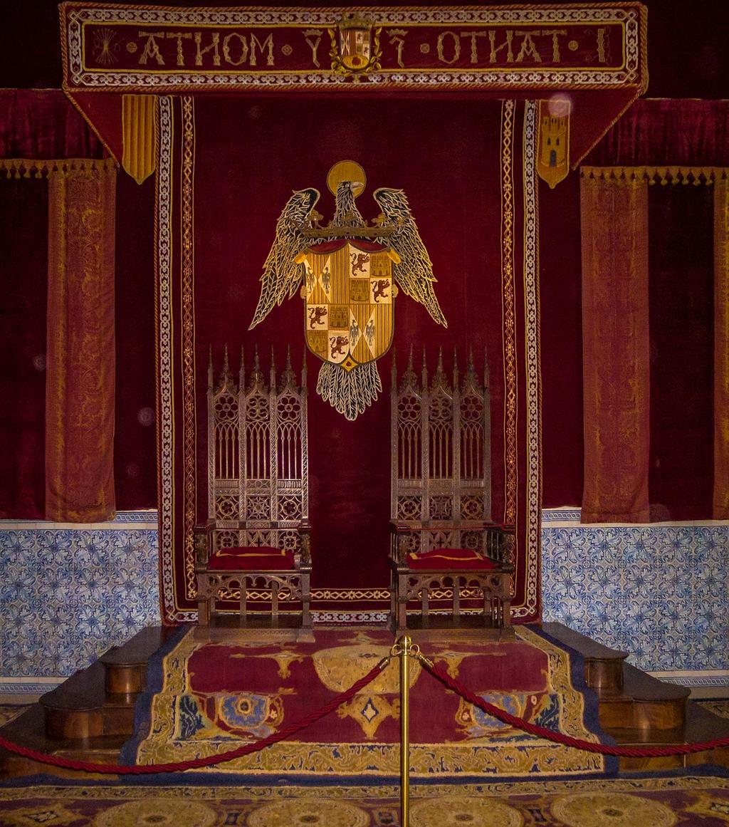 Cameră de zi amenajată cu materiale ecologice și plante naturale pentru un stil de viață sustenabil